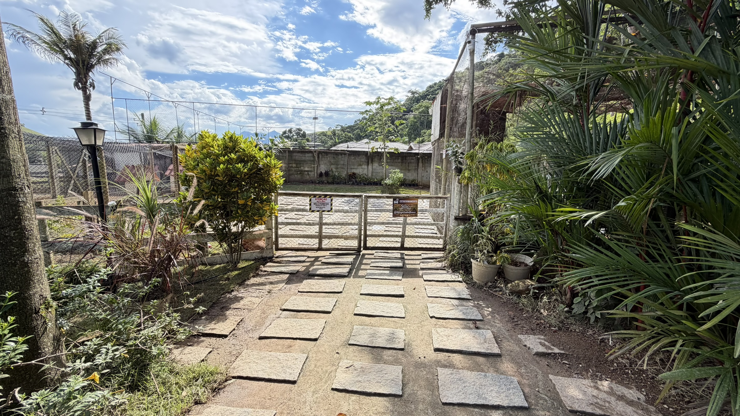 Entrada e Garagem